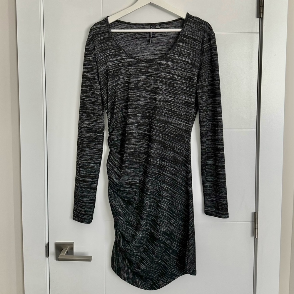 Form fitted long sleeve dress